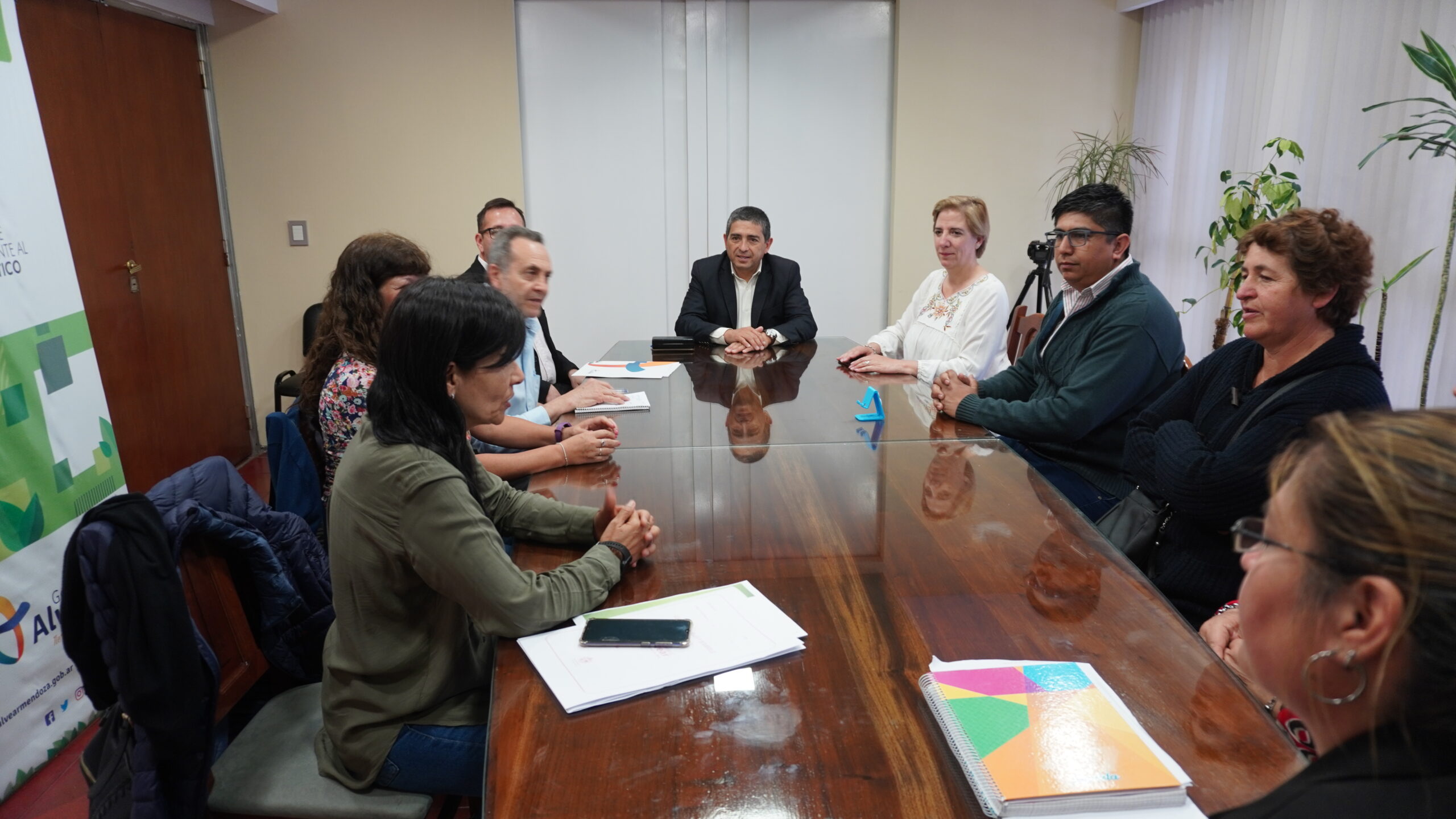 Un convenio entre el Municipio y el Centro de Ingenieros Agrónomos de Mendoza beneficia a productoras de Carmensa