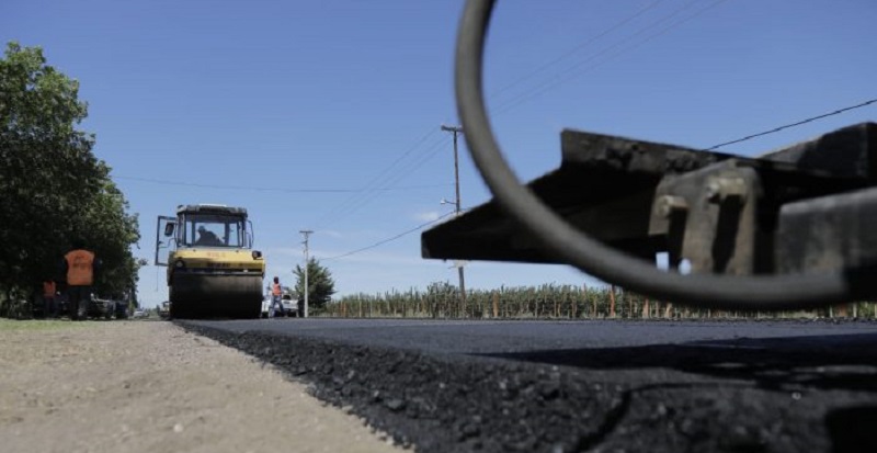 Vialidad Mendoza asfalta caminos de zonas exportadoras de General Alvear