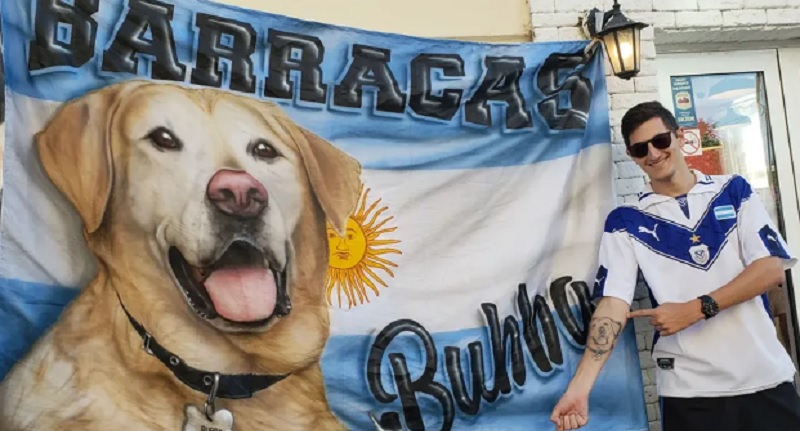 “Bubba”: la historia detrás de la bandera que llamó la atención de todos los hinchas argentinos en Qatar