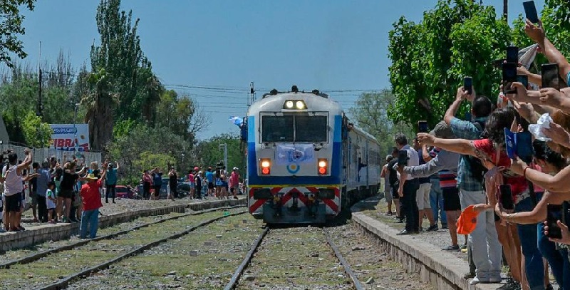 Después de 30 años, el tren volvió a circular en Mendoza