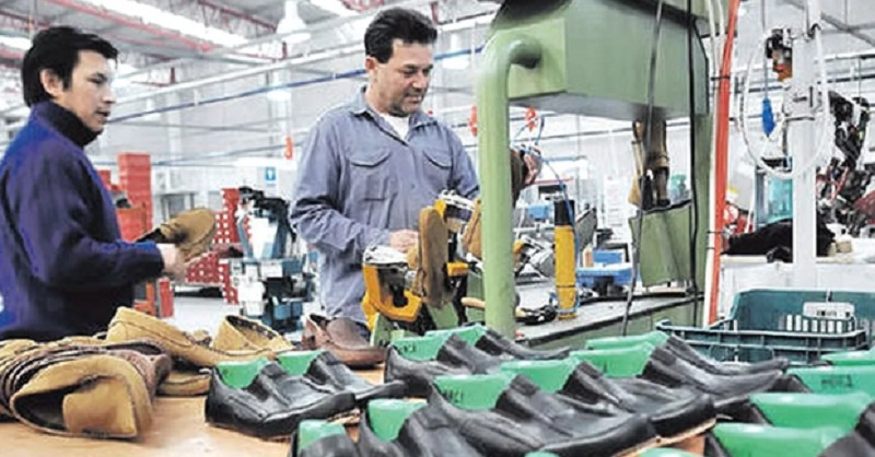 El Gobierno insiste en los acuerdos de precios y ahora negocia con la industria de calzado