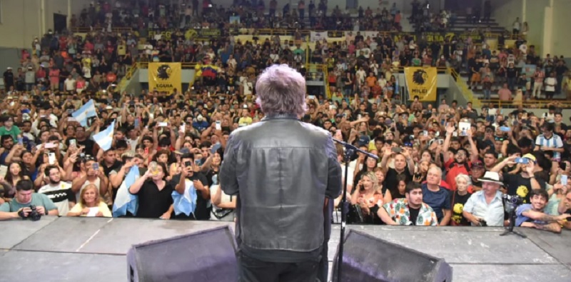 Javier Milei cerró su año con un acto en Neuquén: “¿Querés una YPF al servicio de los argentinos? Privatizala”