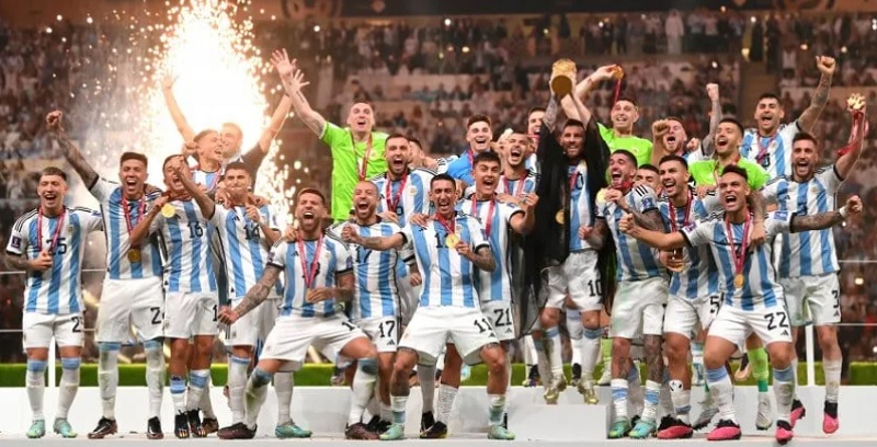 FIFA abrió un informe disciplinario contra la AFA por “conducta ofensiva” de los jugadores de la selección argentina en la final