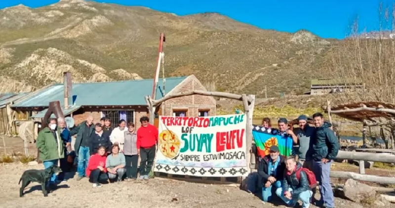 El Gobierno oficializó una nueva entrega de tierras a mapuches en Mendoza y la oposición salió al cruce