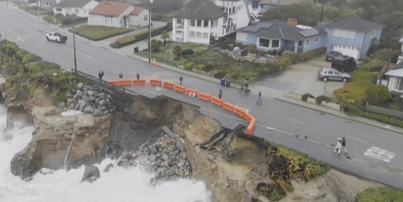 Inundaciones y deslaves en California: hay 14 muertos y se esperan más lluvias