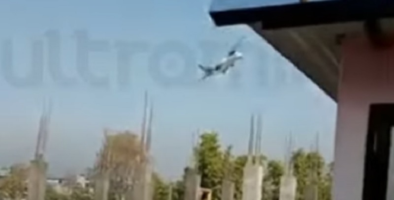 Estremecedor video grabado desde adentro del avión muestra el momento del accidente en Nepal