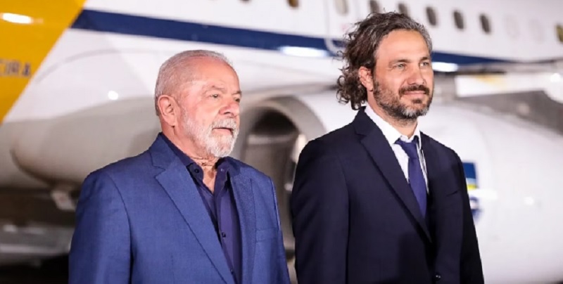 En su primera visita al exterior, Lula Da Silva llegó al país: se reunirá el lunes con Alberto Fernández