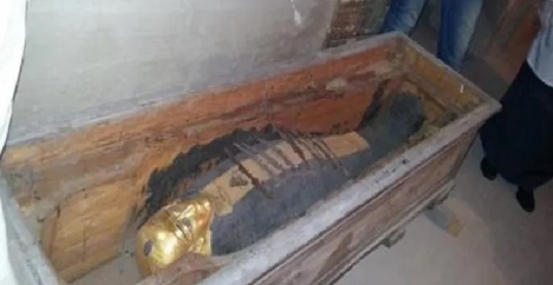 Hallan una tumba de una momia cubierta de oro: a quién pertenecía