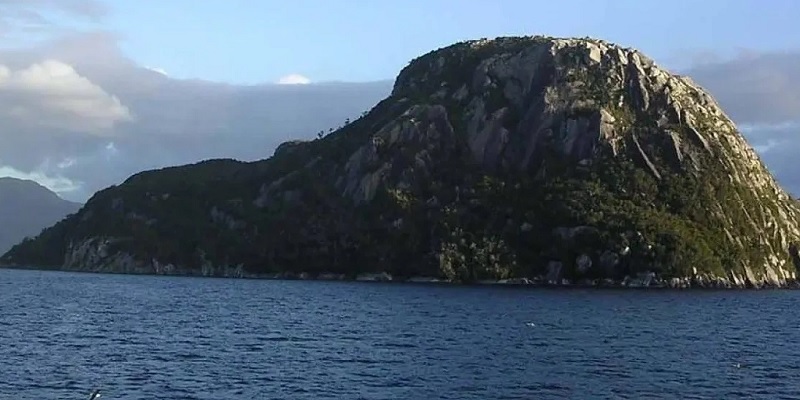 El mito de la misteriosa isla chilena que estaría poblada por “seres superiores”
