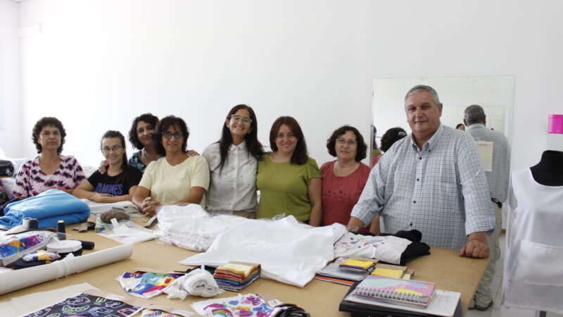 La Cooperativa Hilatex entregó guardapolvos a todos los merenderos del Departamento