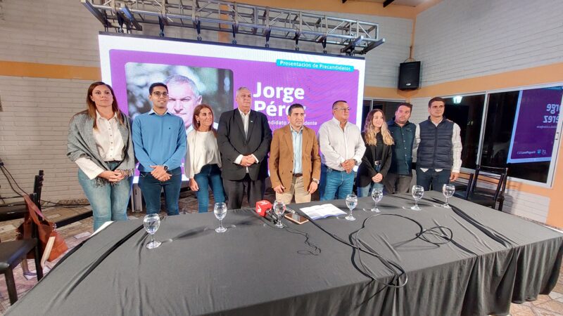 Jorge Pérez, presentó su lista de precandidatos a concejales