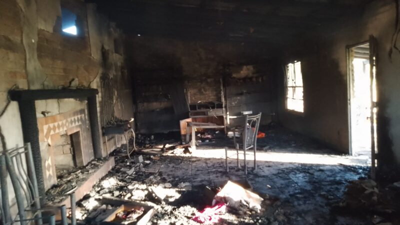Una familia pide ayuda tras un incendio que les quitó todas sus pertenencias