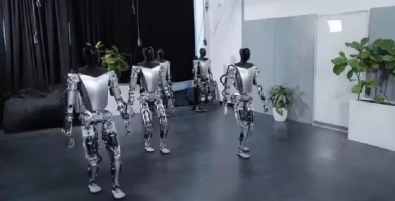 Los robots de Elon Musk que caminan y se comportan como humanos