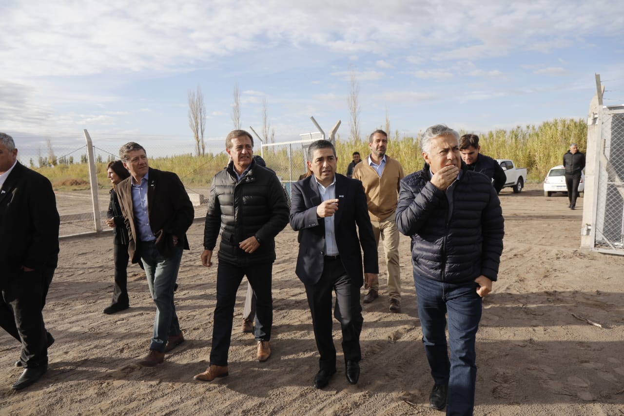El Gobernador Suarez recorrió el nuevo reservorio Bosch
