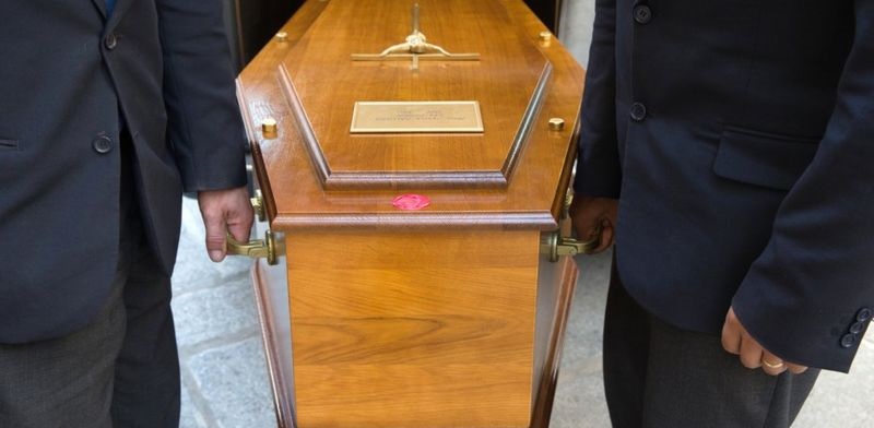 “Esta vez sí ha muerto”: fallece mujer en Ecuador que empezó a respirar dentro del ataúd en su propio funeral