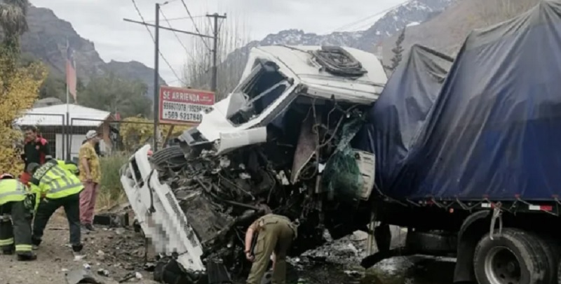 Un camión argentino protagonizó un grave choque múltiple en Chile
