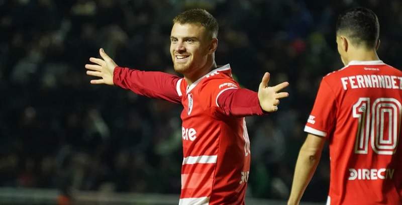 River goleó a Banfield y estiró la diferencia