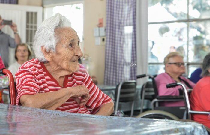 Doná llaves y monedas de bronce para dejar un mensaje a las generaciones futuras