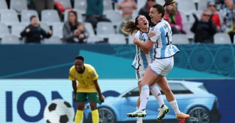 A puro coraje, Argentina remontó un 0-2 e igualó con Sudáfrica en el Mundial femenino