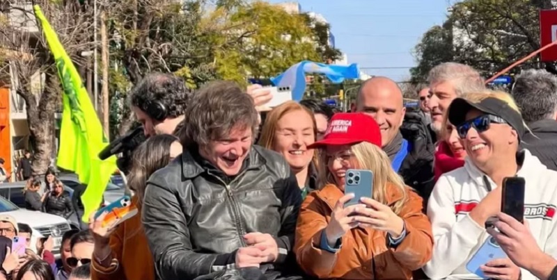Con una caravana por el conurbano bonaerense, Javier Milei relanzó su campaña: “Vamos a derrotar al kirchnerismo”