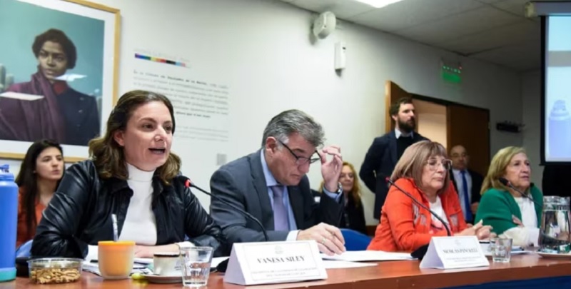 Diputados: el oficialismo comenzó a analizar proyectos para reducir la jornada laboral