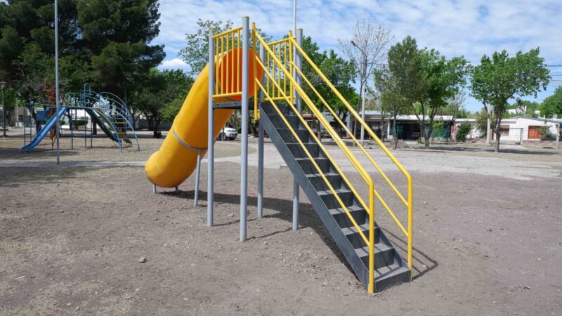 Se realizan mejoras en plazas del departamento