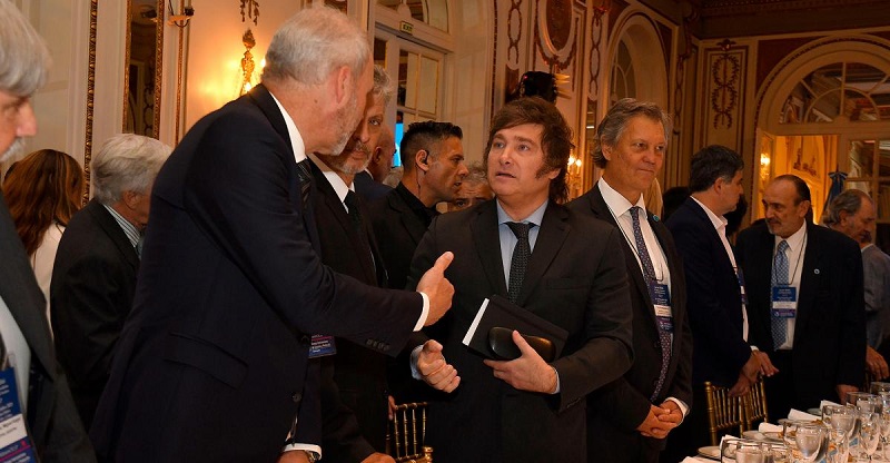 Milei reiteró que no va a “alinearse” con China y Brasil y recibió críticas de empresarios