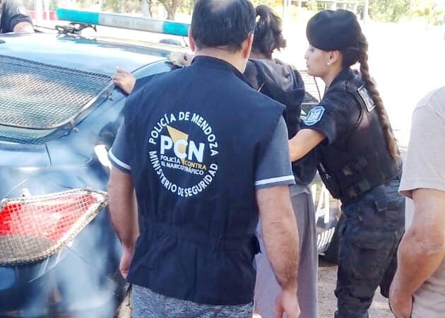 Detuvieron a una mujer que era buscada por tráfico de drogas