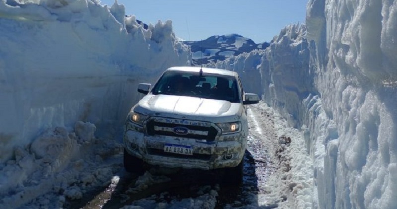 Trabajan en los caminos de acceso a Laguna del Diamante para la apertura de temporada
