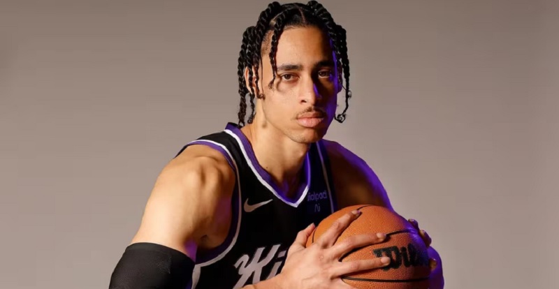 Un ex jugador de la NBA admitió haber asesinado junto a su novia a una mujer en el asiento de su auto Según los medios norteamericanos, Chance Comanche confesó y señaló a su ex novia como cómplice