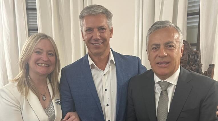 Molero presente en la asunción de Cornejo