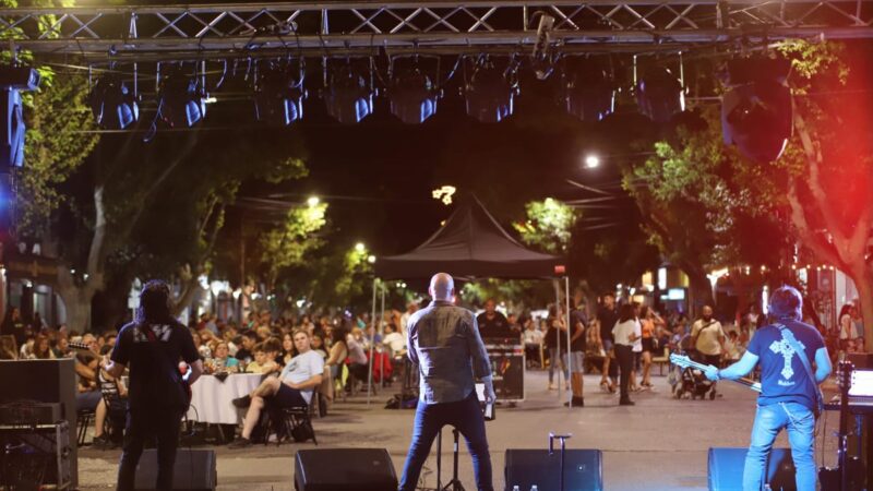 Otra exitosa noche de Peatonal del Arte