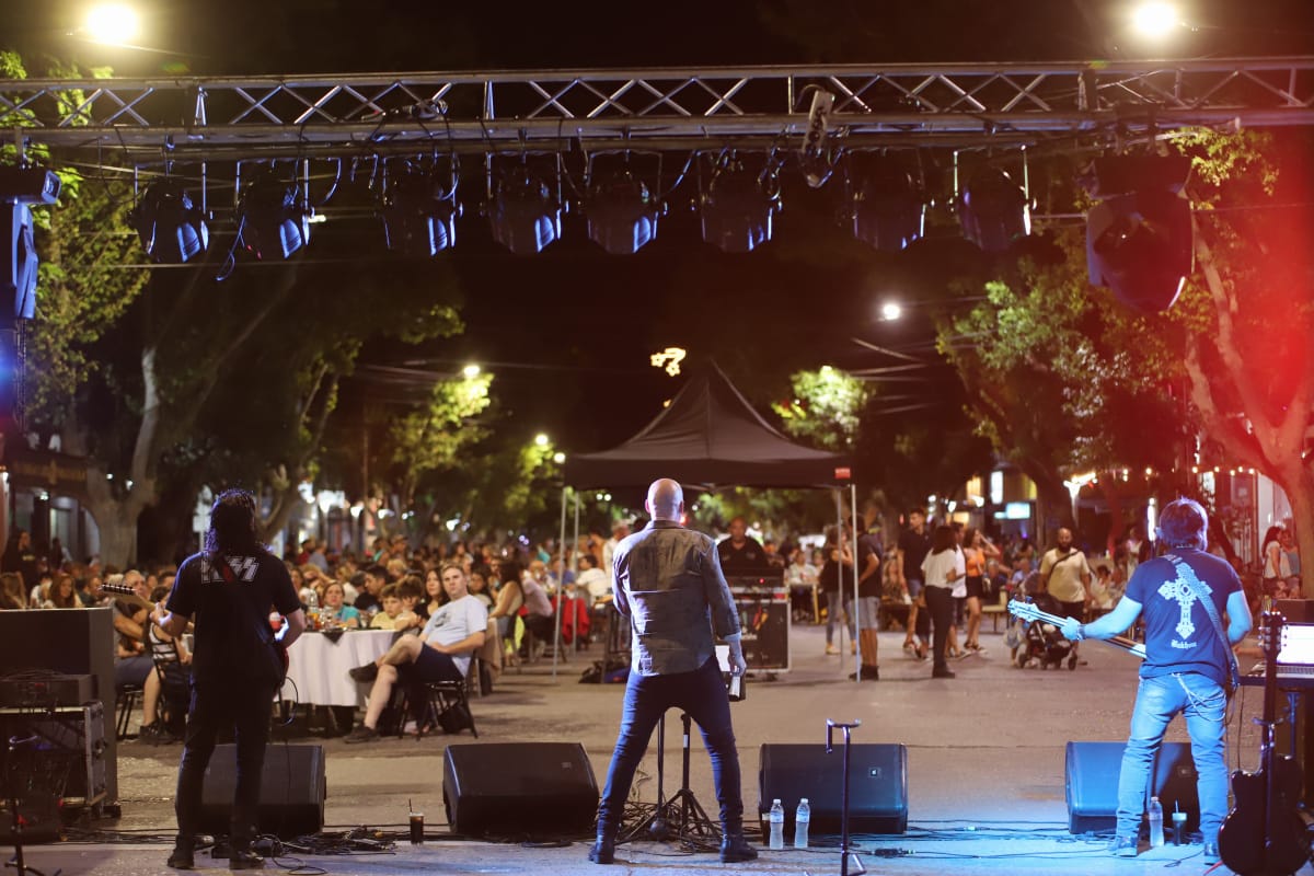 Otra exitosa noche de Peatonal del Arte