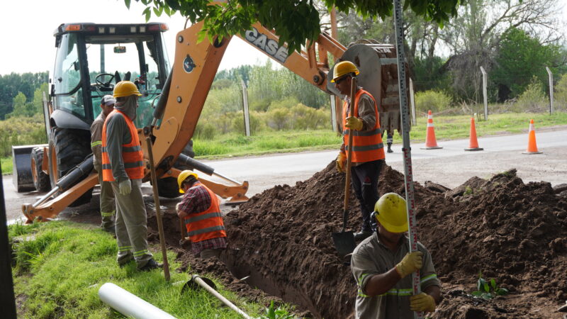 Se extiende la red de agua y cloacas en el Departamento