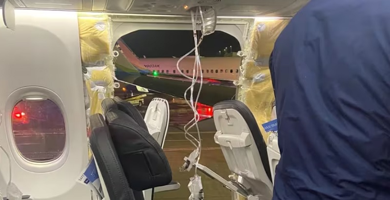 Un Boeing 737-9 de Alaska Airlines perdió una ventana en pleno vuelo