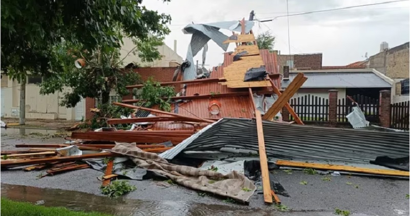 Viento, lluvia, granizo y destrucción en Miramar