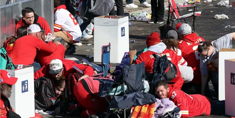 Dos muertos y más de 20 heridos por un tiroteo en el desfile del Super Bowl
