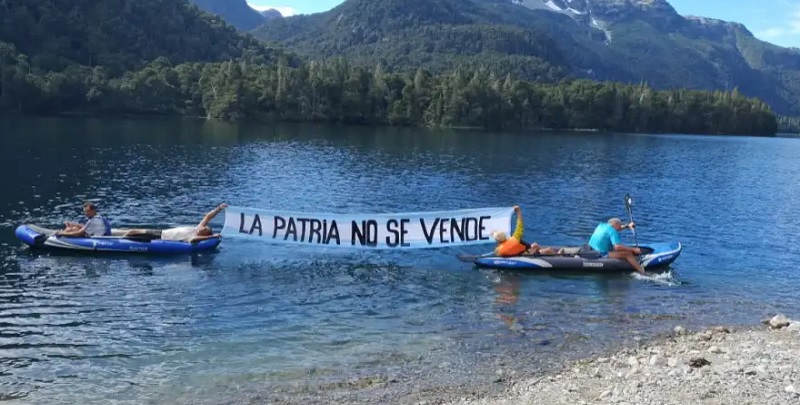 Era de esperar, la justicia sobreseyó a los jueces, fiscales, empresarios de medios, ex funcionarios y espías que viajaron al Lago Escondido