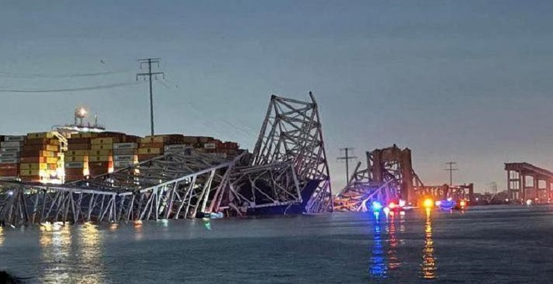 El principal puente de Baltimore se derrumba al ser embestido por un barco carguero