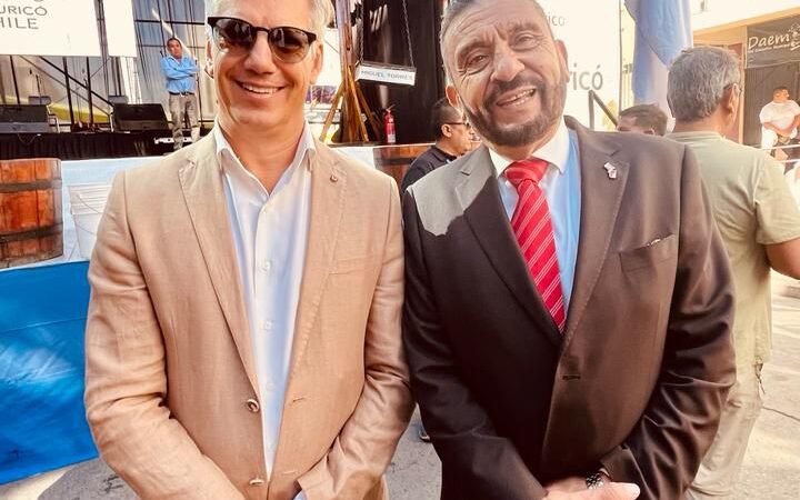 Genera Alvear presente en fiesta de la vendimia en la ciudad chilena Curicó