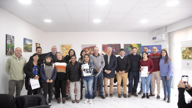 Familias alvearenses beneficiadas por el Programa Mejoro Mi Casa