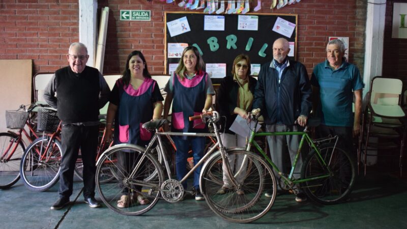 Fundación Cecsagal entregó bicicletas a la escuela Raúl Alfonsín