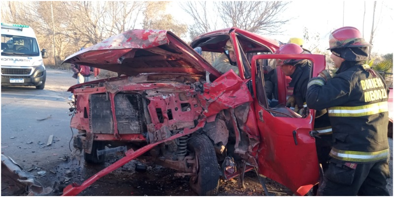 Impactante choque entre dos camionetas en Maipú