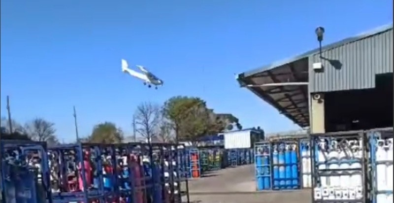 Ex empleado estrelló una avioneta alquilada contra la empresa