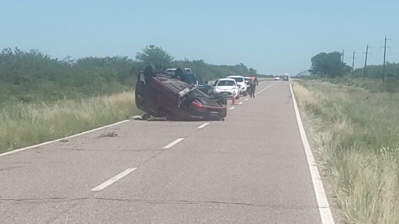 Una familia resultó con lesiones luego de un vuelco en ruta 188