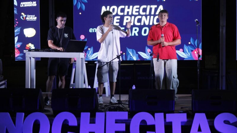 Éxito en la “Nochecita de Picnic” en el parque Pueblo Luna de Alvear Oeste