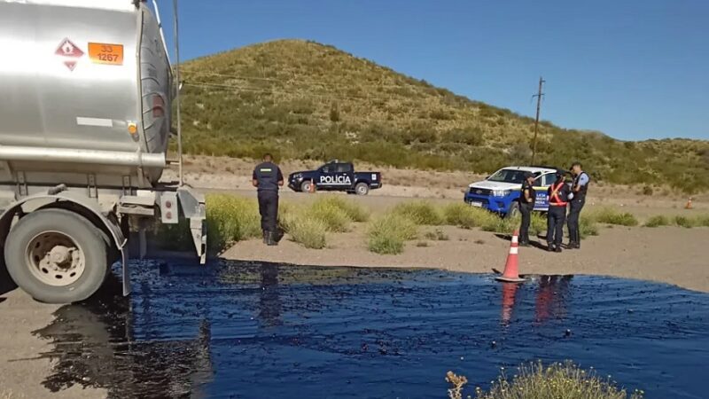 Un camión con petróleo sufrió un derrame en Malargüe: no afectó cauces de agua