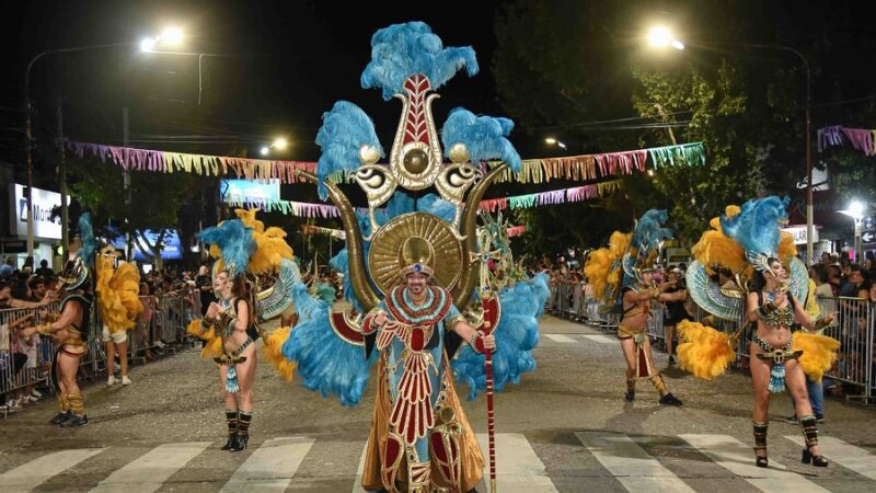 El carnaval en General Alvear explotó de alegría y color