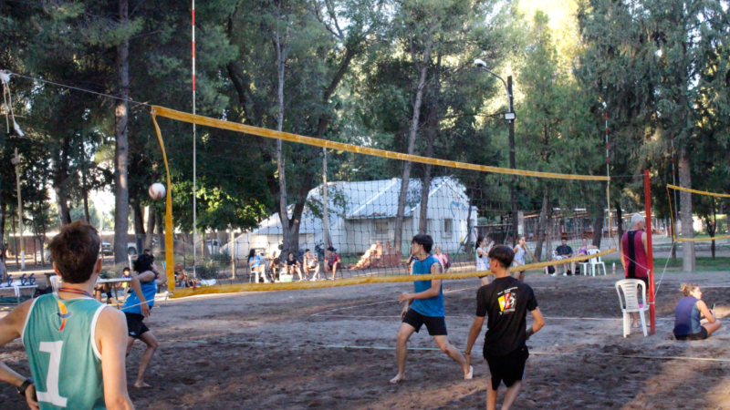 Torneo de beach vóley en el polideportivo Deportistas Alvearenses