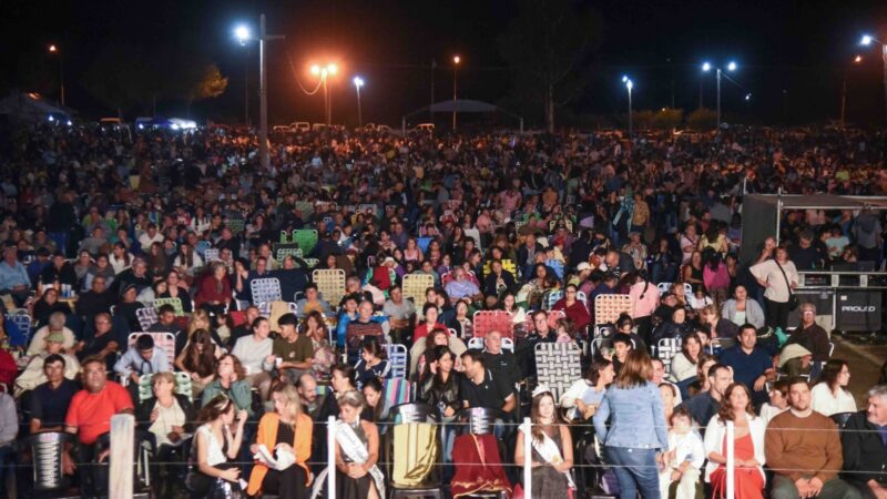 Una multitud celebró el regreso del festival de la ciruela en Bowen